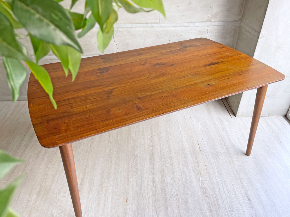 IDC大塚家具 OTSUKA シネマ２ ダイニングテーブル ウォールナット材 W150 ナチュラルモダン 定価￥108,000- 中古品 買い取りしました。