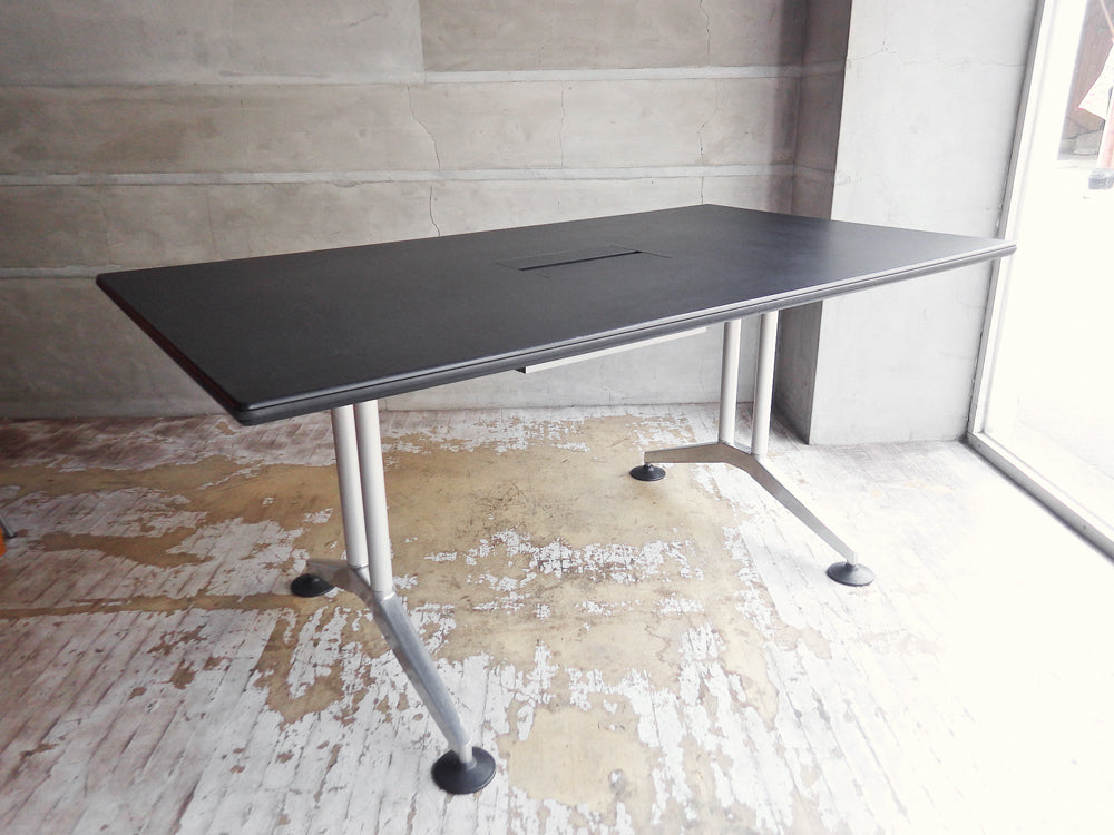 ウィルクハーン Wilkhahn ロゴン Logon ワーキングデスク ミーティングデスク 配線ユニット付き ドイツ 参考価格357,000円 中古品 買い取りしました。