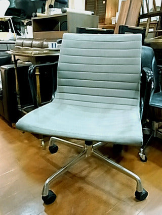 HermanMillerアルミナムグループ　マネジメントチェア