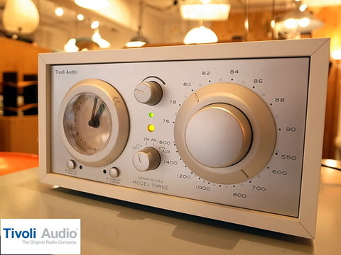 Tivoli Audio チボリ オーディオ  Model Three Clock Radio 廃盤ホワイト ～大人の好奇心と充足感を与えてくれるインテリア型オーディオ【買取と販売とレンタルのお店】
