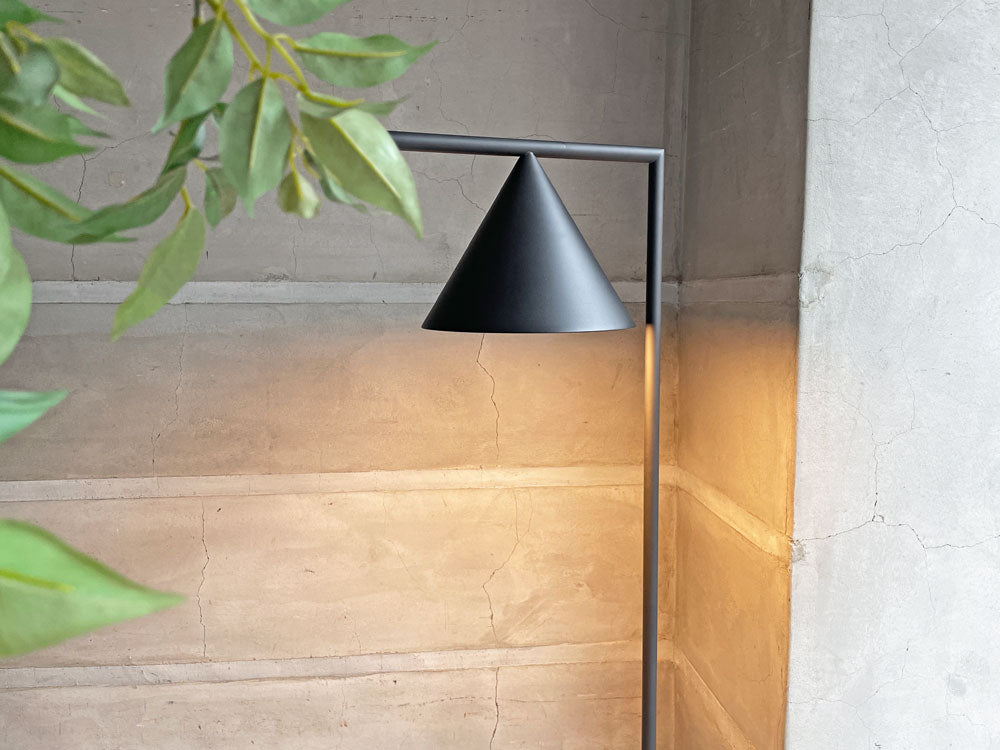 フロス FLOS キャプテン フリント Captain Flint フロアスタンドライト ブラック マイケル・アナスタシアデス Michael Anastassiades 定価\286,000- 中古品 買い取りしました。