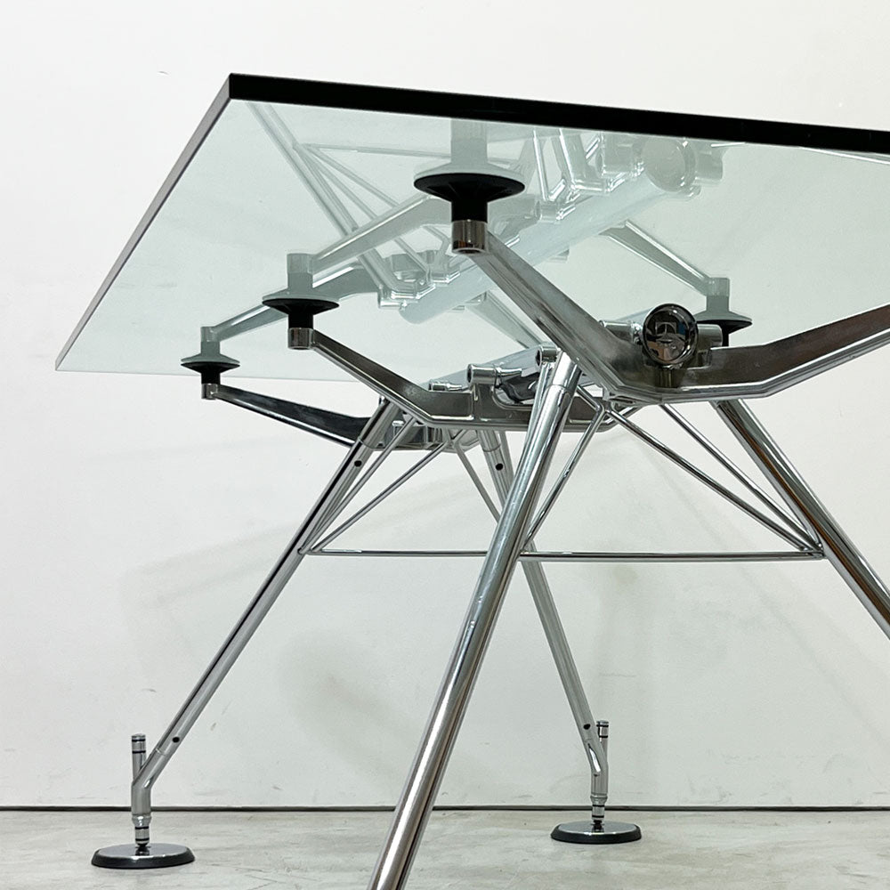 テクノ Tecno ノモス Nomos ダイニングテーブル ワークデスク ガラス天板×鋳鉄ベース ノーマンフォスター Norman Foster W160 イタリアモダン コンパッソ・ドーロ受賞 ～建物語～