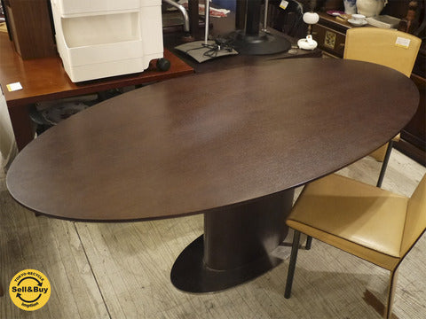 moda en casa モーダ・エン・カーサ orbit オービット テーブル～自由な席での団欒、パーティーなどでも活躍の使いやすさのニーズ～【買取と販売とレンタルのお店】