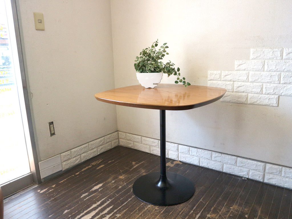 グラフ graf プランクトンテーブル Plankton table カフェテーブル ダイニングテーブル チーク材天板 スチール脚 中古品  買い取りしました。