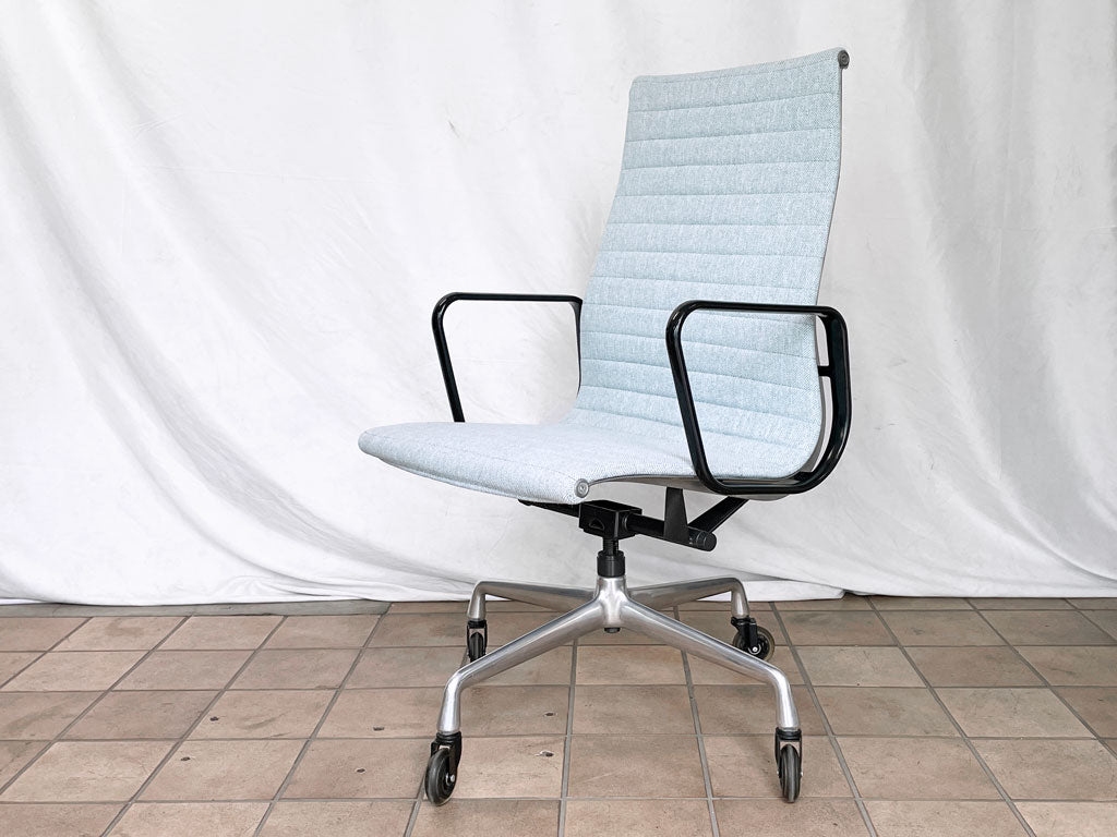 ハーマンミラー Herman Miller アルミナムグループ エグゼクティブチェア イームズ マハラム生地 ライトブルー 新品張替済み ビンテージ 中古品 買い取りしました。