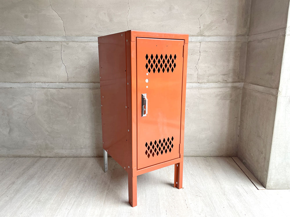 リオン LYON ハーフロッカー HALF LOCKER ダイヤカット スチールロッカー オレンジ P.F.S.取扱 廃番カラー 定価￥33,000-  中古品 買い取りしました。