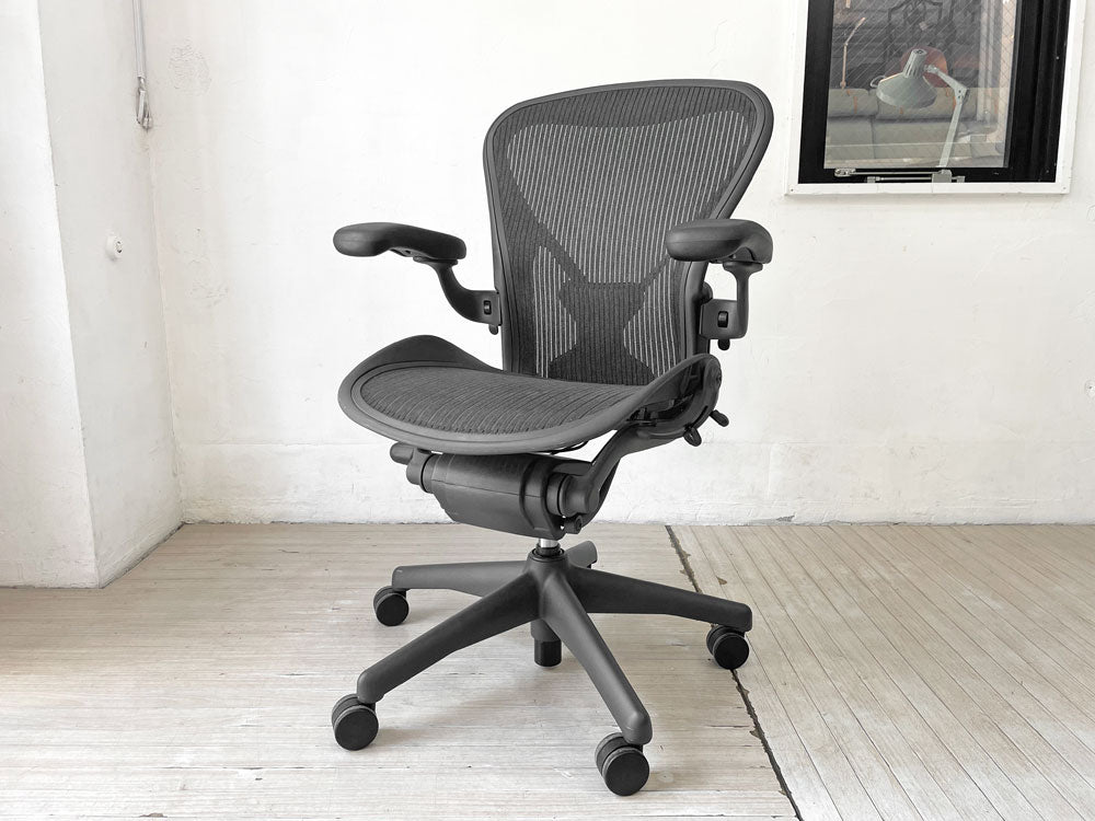 ハーマンミラー Herman Miller アーロンチェア Bサイズ デスクチェア オフィスチェア ポスチャーフィット グラファイトベース フル装備 中古品 買い取りしました。