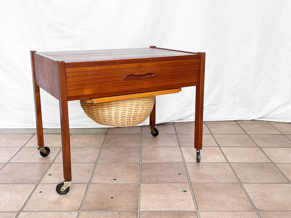 デンマーク ビンテージ Danish Vintage ソーイングテーブル サイドテーブル チーク材 1ドロワー キャスター 北欧 中古品 買い取りしました。