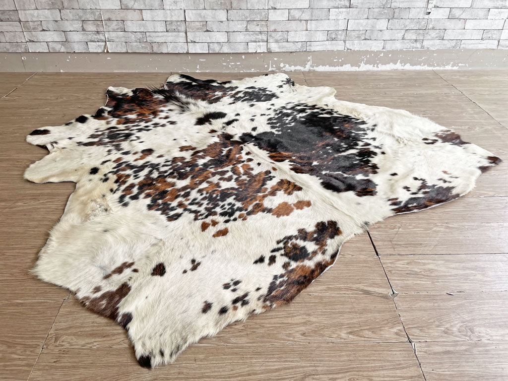 カウラグ 牛革 カーペット ラグマット 毛皮 195×190cm 中古品 買い取りしました。