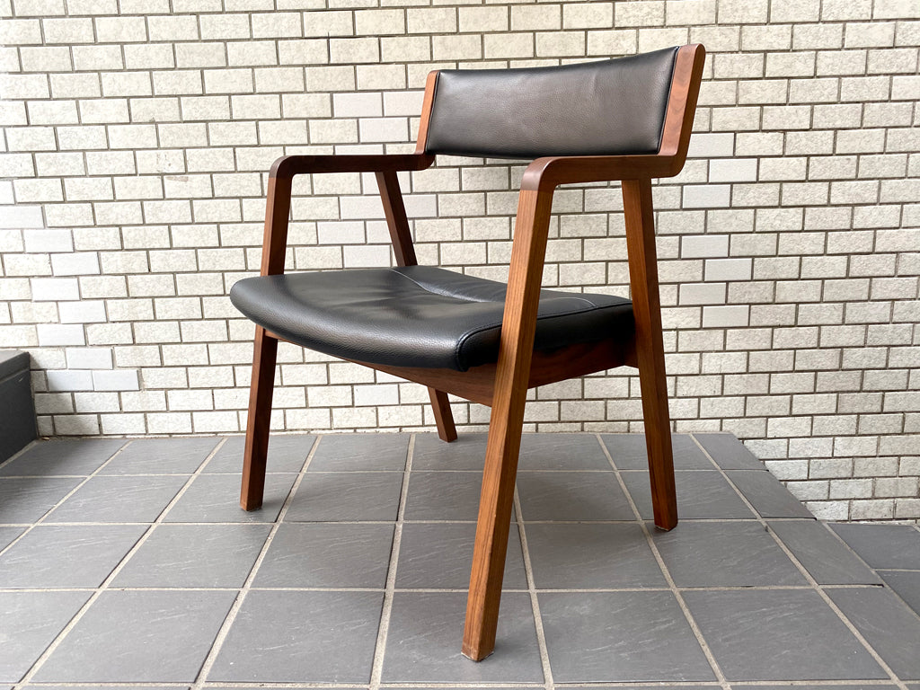 シギヤマ家具 シティ リビングダイニングチェア CITY LD CHAIR 本革 PVC ウォールナット無垢材 アームチェア 岩倉榮利 2脚 中古品 買い取りしました。