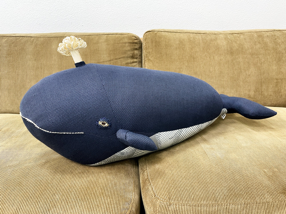 ミナペルホネン mina perhonen クジラ Quzyla クッション ネイビー アフターレイン after rain ぬいぐるみ くじら 鯨 皆川明 希少廃番 レアアイテム  中古品 買い取りしました。