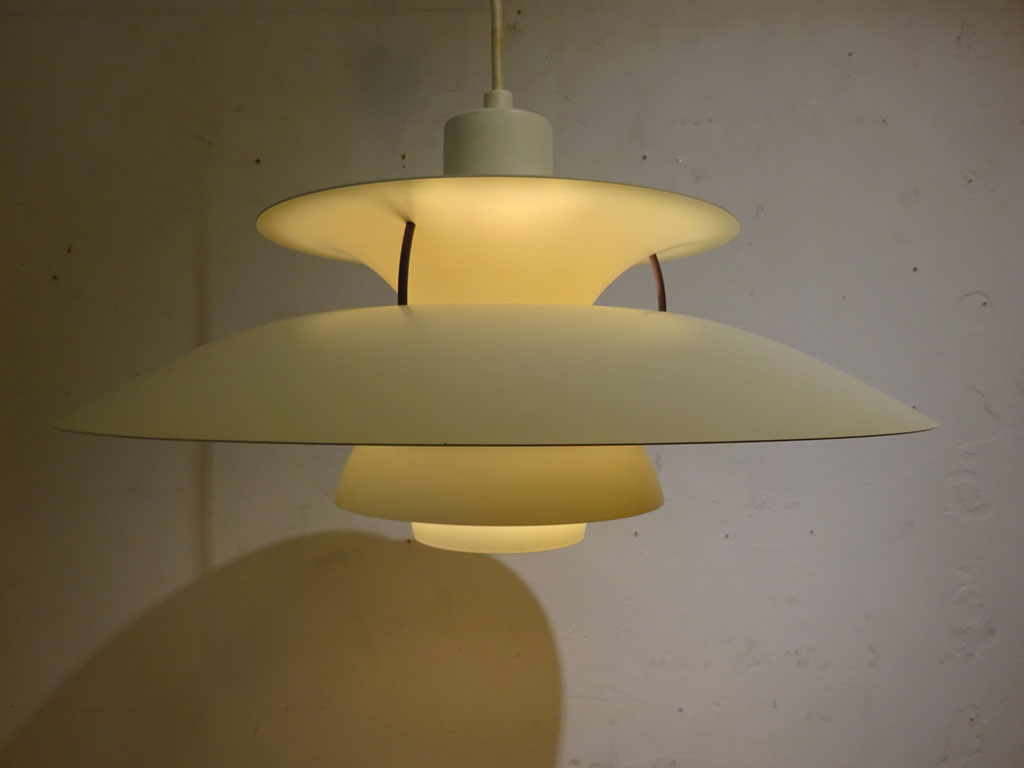 ルイスポールセン Louis Poulsen PH5Classic PH5プラス ホワイト ペンダントライト ポール・ヘニングセン Poul Henningsen デンマーク 中古品 買い取りしました。