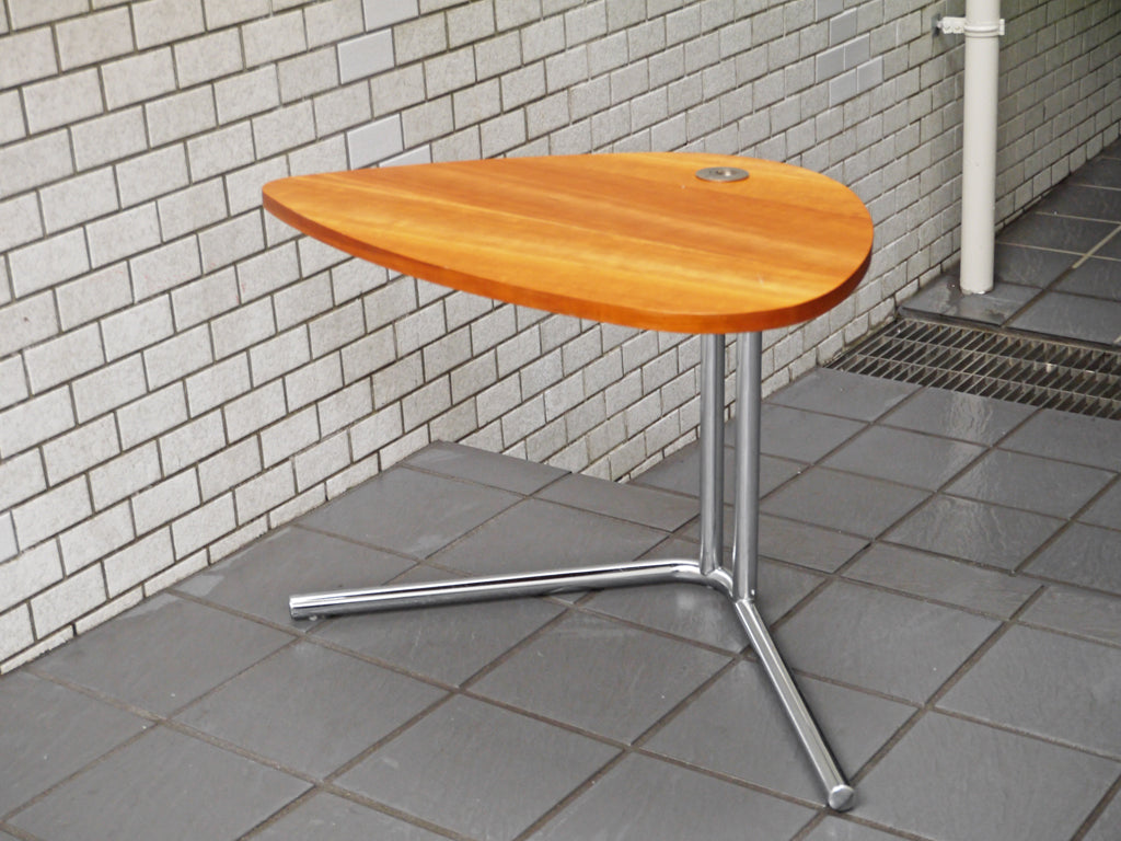 テクタ TECTA サイドテーブル K22 SIDE TABLE チェリー材 アレキサンダーカルダー ドイツ バウハウス ACTUS 取扱 　中古品 買い取りしました。