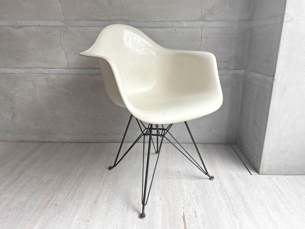 ハーマンミラー Herman Miller アームシェルチェア エッフェルベース 2nd Vintage パーチメント C&Rイームズ ミッドセンチュリー 中古品 買い取りしました。