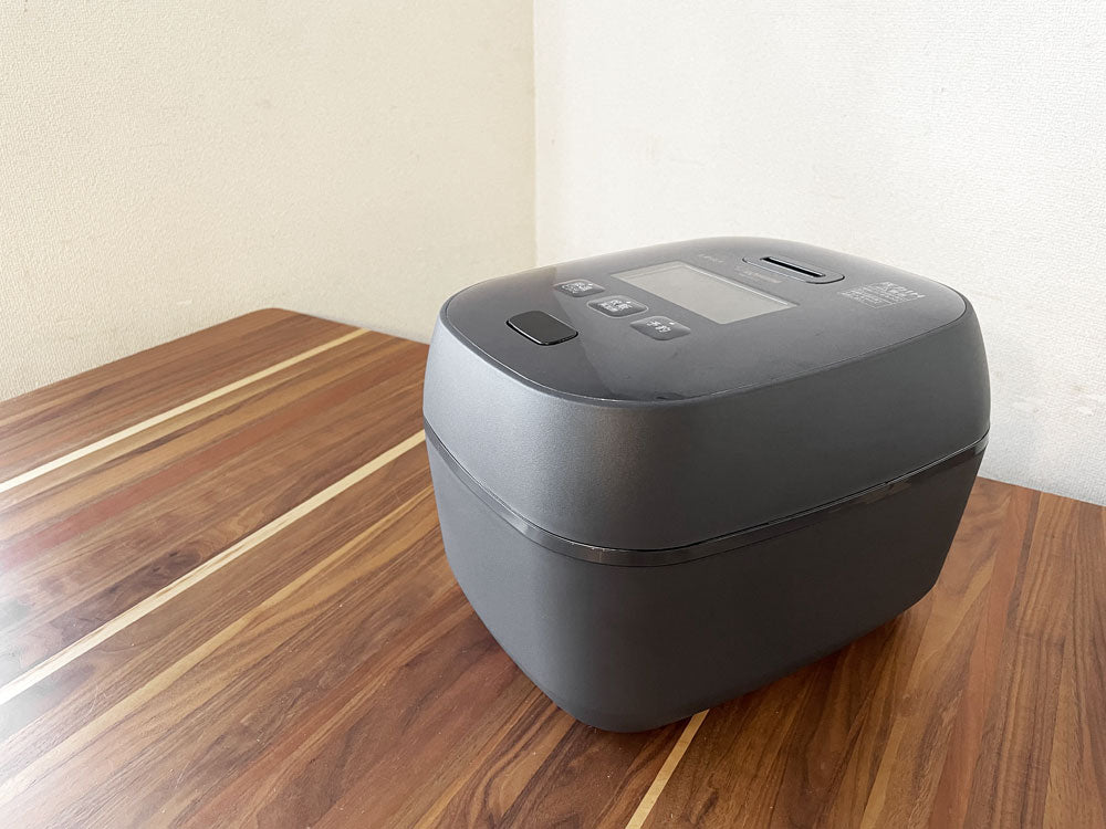 象印 ZOJIRUSHI 炎舞炊き 圧力IH炊飯ジャー NW-FA10 黒釉 5.5合炊き 豪炎かまど釜 計量カップ&立つしゃもじ付 2023年製 未使用保管品  中古品  買い取りしました。