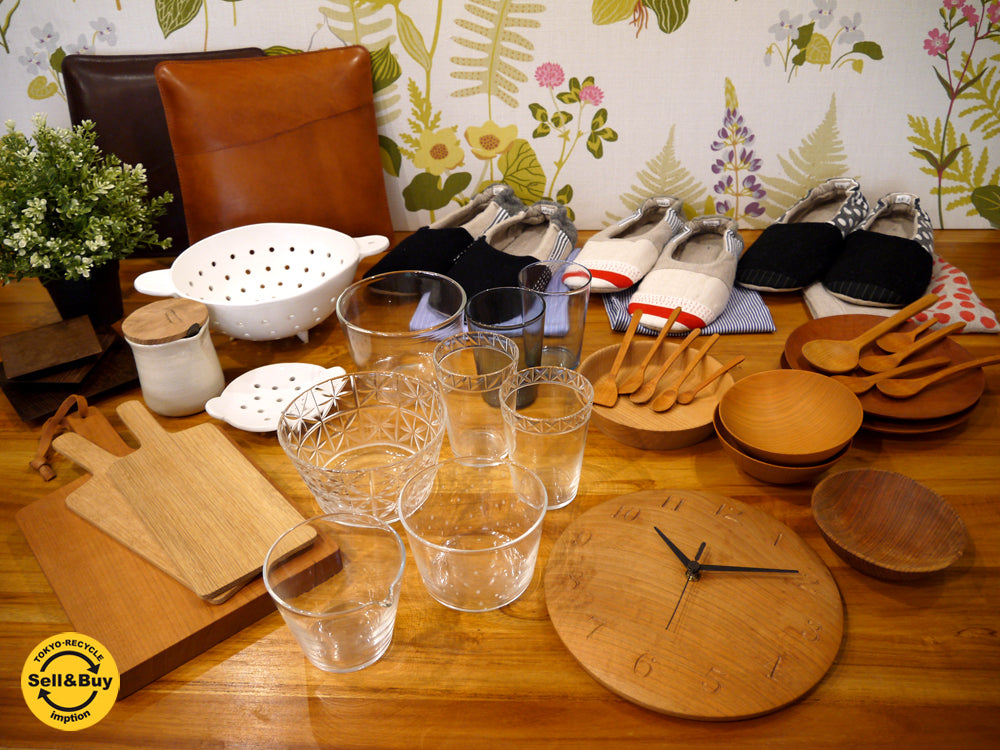 現代作家 作品 大量入荷！ 辻和美 三谷龍二 市川孝 安藤雅信 華順 山口和宏 井藤昌志  食器 雑貨 クッション スリッパ 掛け時計 ガラス グラス 陶器 陶芸 他　中古品 買い取りしました。