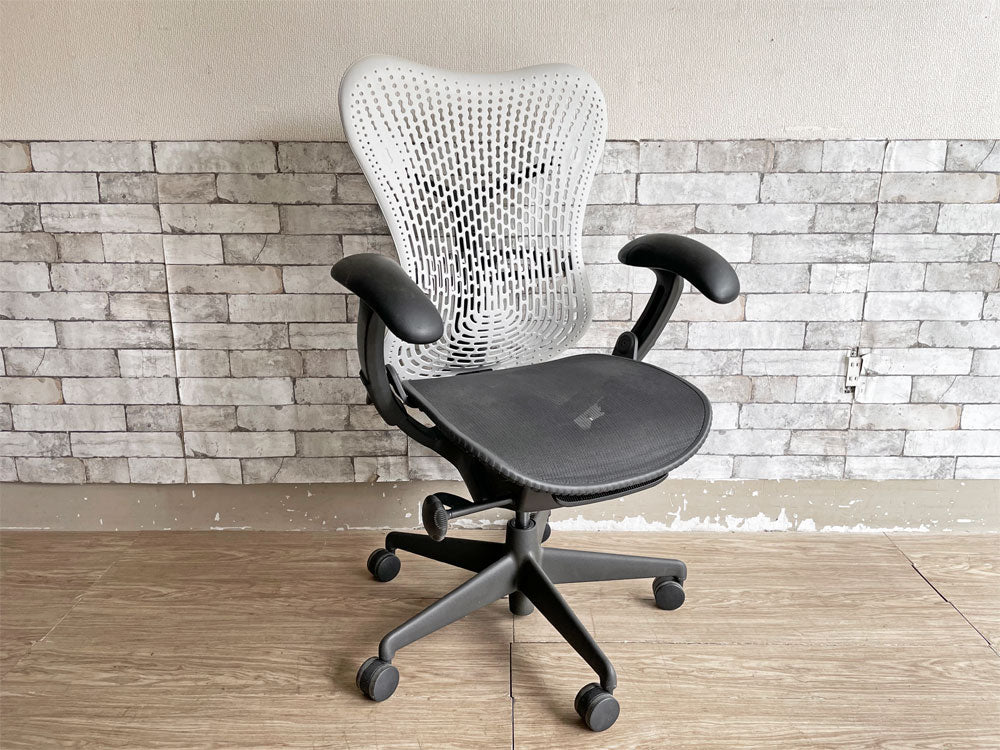 ハーマンミラー Herman Miller ミラチェア Mirra Chair ホワイト×グラファイトカラー メッシュシート デスクチェア スタジオ7.5 生産終了品 現状品 中古品 買い取りしました。