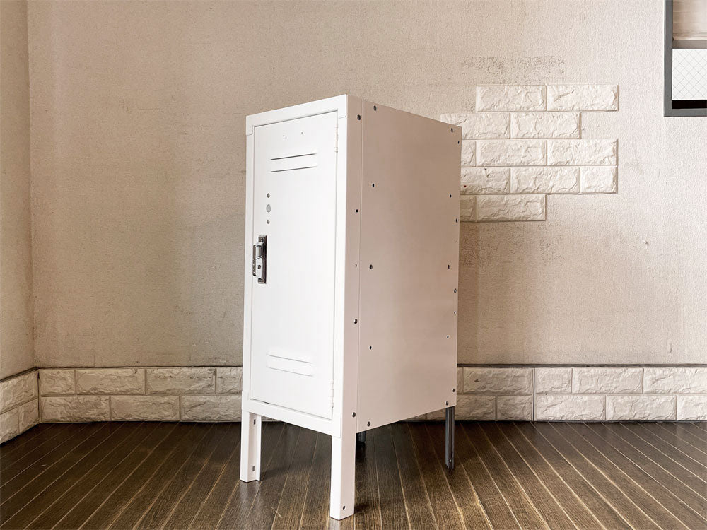 リオン LYON ハーフロッカー HALF LOCKER スチールロッカー ホワイト ルーバータイプ P.F.S.別注サイズ 定価￥33,000- 中古品  買い取りしました。