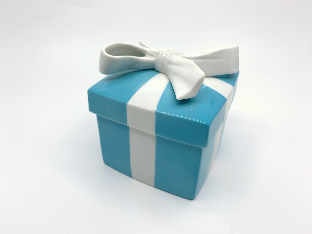ティファニー Tiffany & Co. ブルーリボン ブルーボウ ボックス ラージサイズ 小物入れ 陶器 補修痕有  中古品  買い取りしました。