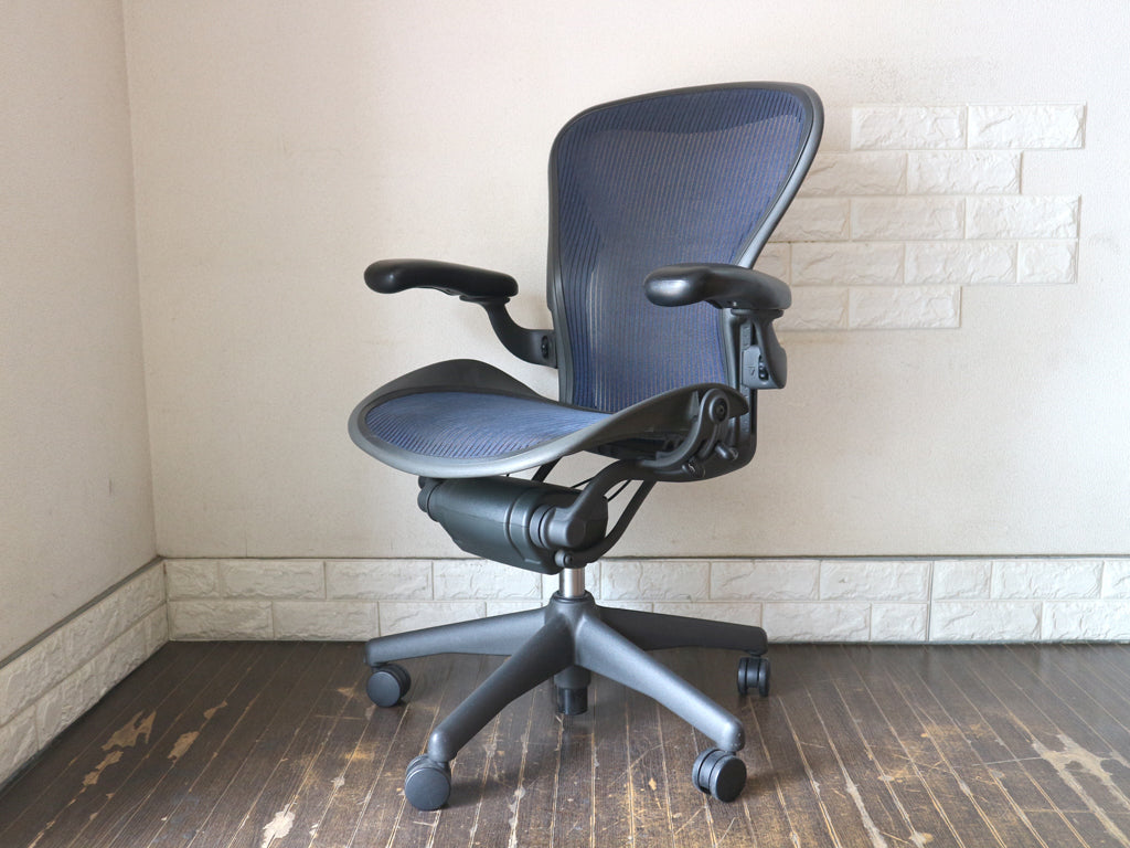ハーマンミラー HermanMiller アーロンチェア Bサイズ クラシックカーボン グラファイトカラーベース ブルー ランバーサポート欠品 中古品  買い取りしました。