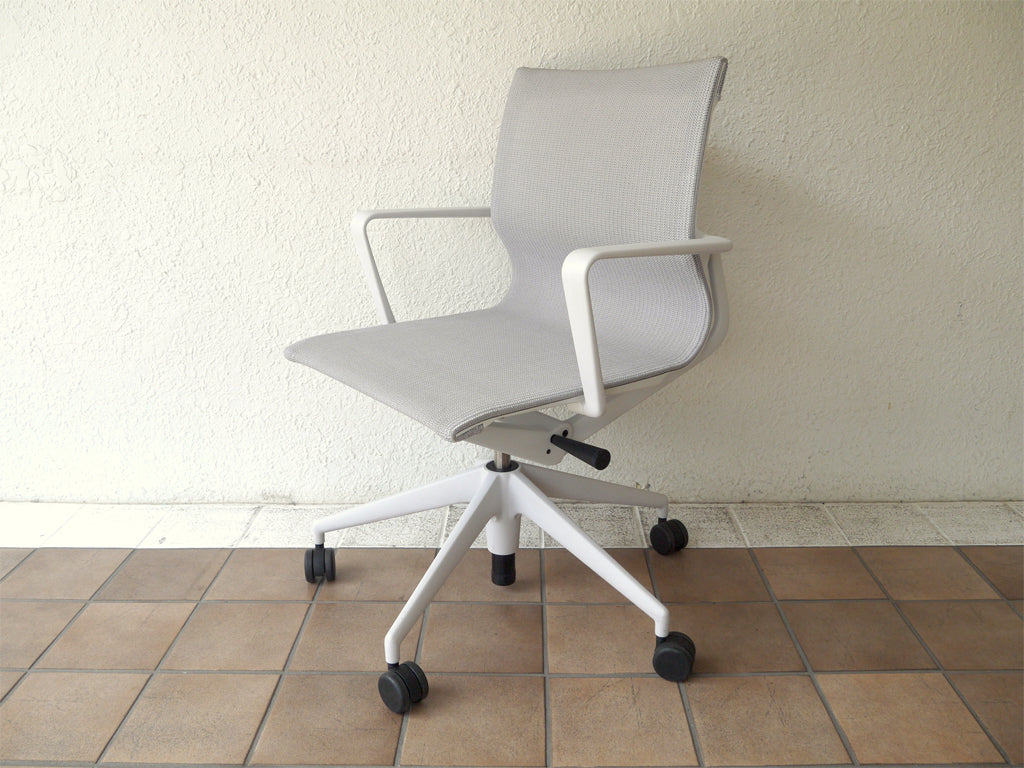 ヴィトラ Vitra フィジックス Physix デスクチェア トリオニット TrioKnit ソフトグレー アルベルト・メダ キャスターベース 昇降機能 リクライニングロック 定価11.9万円 中古品 買い取りしました。