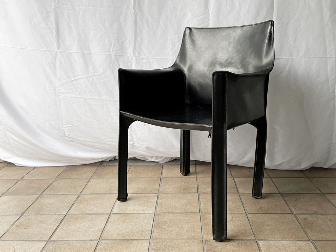 カッシーナ Cassina 413 CAB アームチェア キャブチェア 本革 ブラック マリオ・ベリーニ イタリア モダンデザイン 定価363,000円 中古品 買い取りしました。