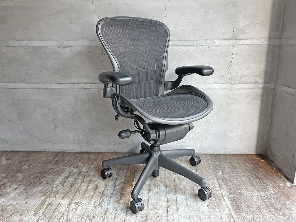 ハーマンミラー Herman Miller アーロンチェア Aサイズ グラファイトベース デスクチェア ランバーサポート 中古品 買い取りしました。