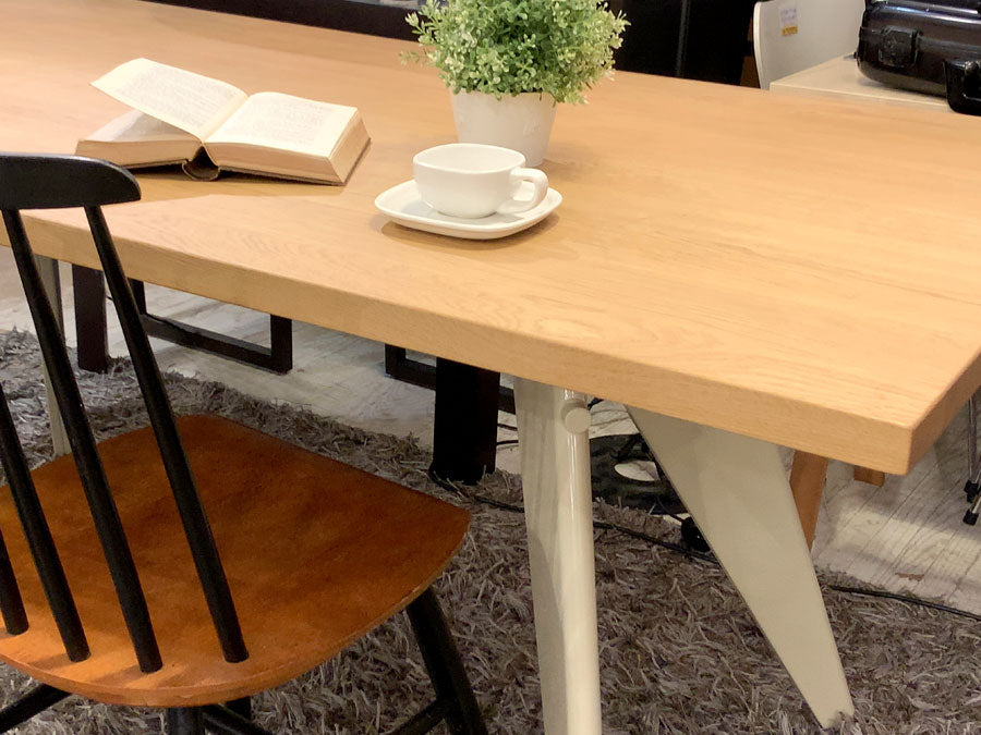 ヴィトラ vitra イーエムテーブル EM Table ダイニングテーブル オーク材 エクリュカラー W180㎝ ジャン・プルーヴェ Jean Prouve 定価492,800円 ～世界中のコレクターに愛されるジャン・プルーヴェの傑作！～