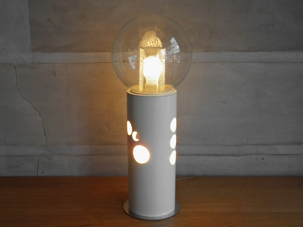 ゼロファーストデザイン Zerofirst Design スペースエイジ テーブルランプ モダンデザイン 買い取りしました。