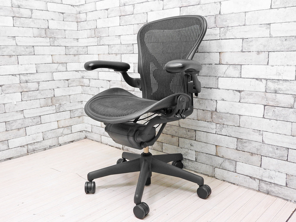 ハーマンミラー Herman Miller アーロンチェア Aeron Chair Aサイズ ポスチャーフィット クラシックカーボン グラファイトベース デスクチェア フル装備中古品 買い取りしました。