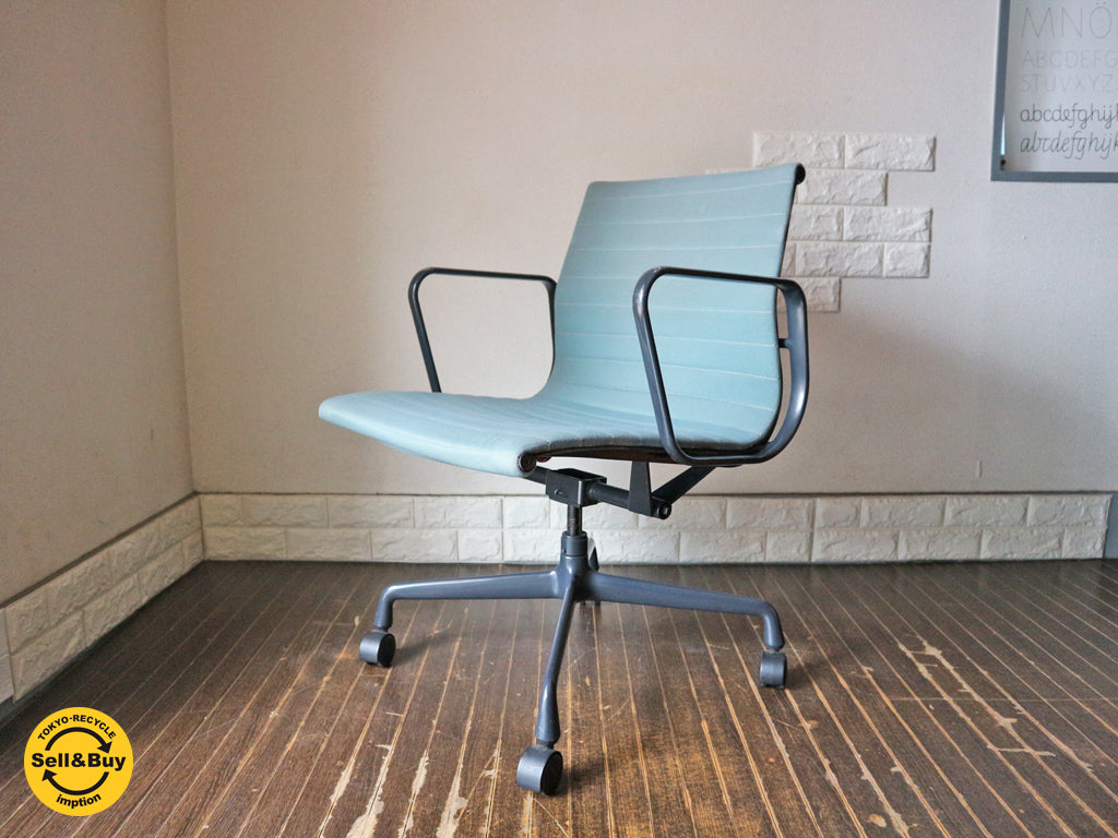 ハーマンミラー Herman Miller アルミナムグループ マネージメントチェア 手動昇降 イームズ キャスターチェア オフィスチェア ブルー系   買い取りしました。