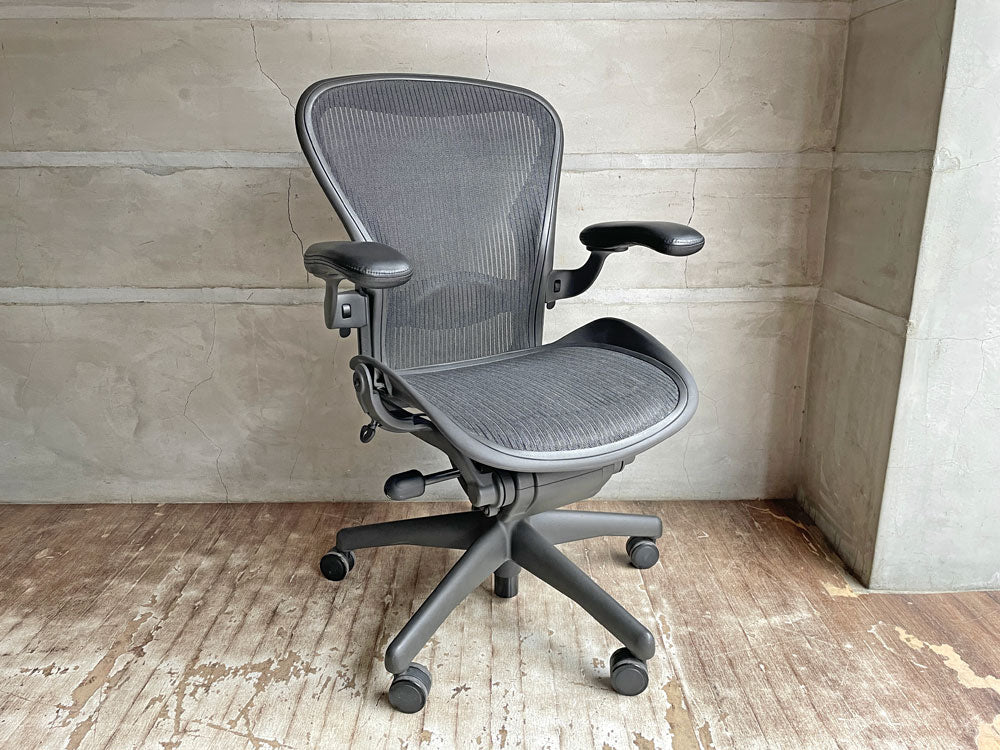 ハーマンミラー Herman Miller アーロンチェア Bサイズ グラファイトベース デスクチェア ランバーサポート フル装備 ビル・スタンフ ＆ ドン・チャドウィック  中古品 買い取りしました。