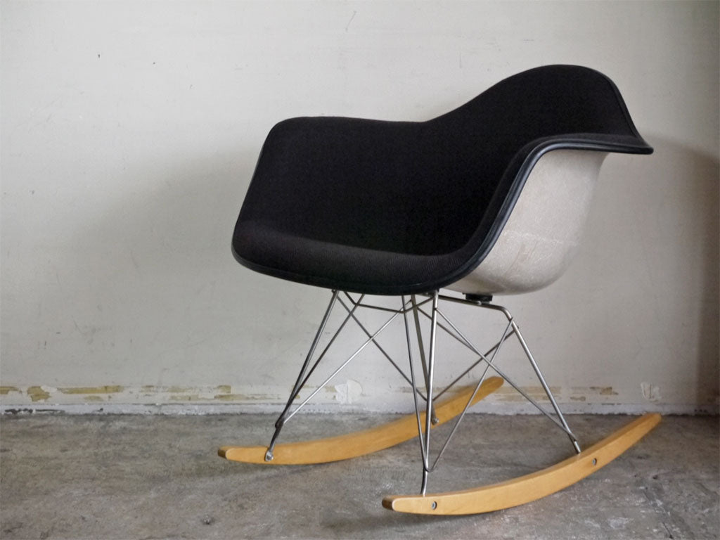 ハーマンミラー Herman Miller 2nd ビンテージ アームシェルチェア FRP製 グレージュ アプホルスター ダークパープル ロッカーベース イームズ ミッドセンチュリー 中古品 買い取りしました。