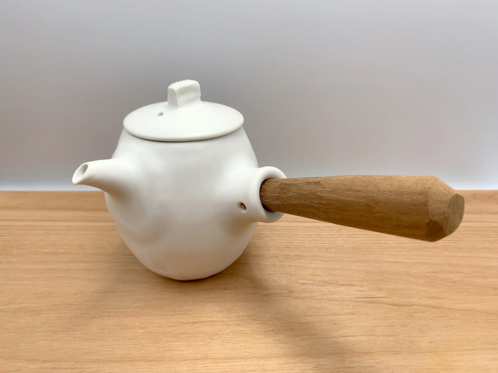 馬場勝文 急須 しずく 白磁マット 取手付 チーク材 陶器 現代作家 陶器 現代作家 陶器 現代作家 北欧食器 中古品  買い取りしました。
