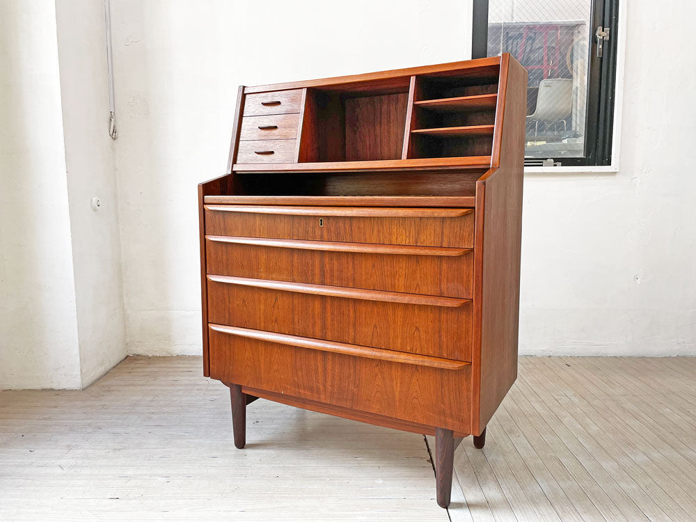 デンマークビンテージ Danish Vintage ライティングビューロー ドレッサーキャビネット ミラー付き チーク材 鍵付き 北欧家具 買い取りしました。