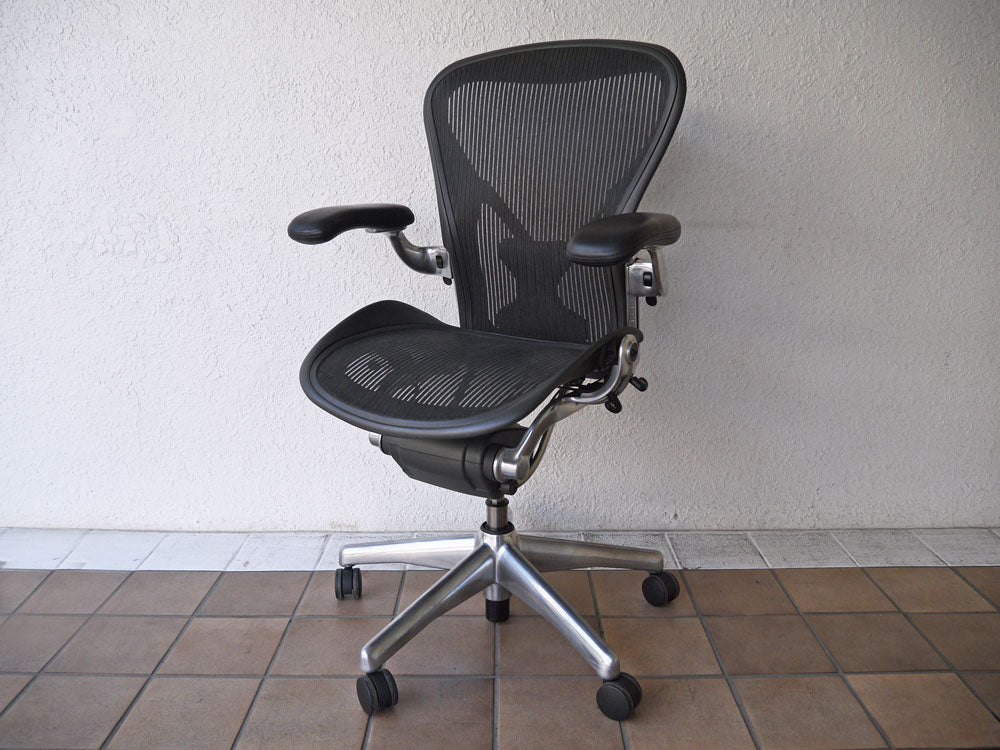 ハーマンミラー Herman Miller アーロンチェア Bサイズ ポスチャーフィット ポリッシュドアルミベース × クラシックカーボン フル装備 定価￥234,300- 買い取りしました。