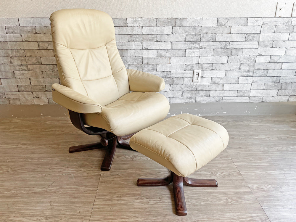 イエリアーダ HJELLEGJERDE リクライニングチェア オットマン付 本革製 オフホワイト系 北欧 ノルウェー  中古品  買い取りしました。