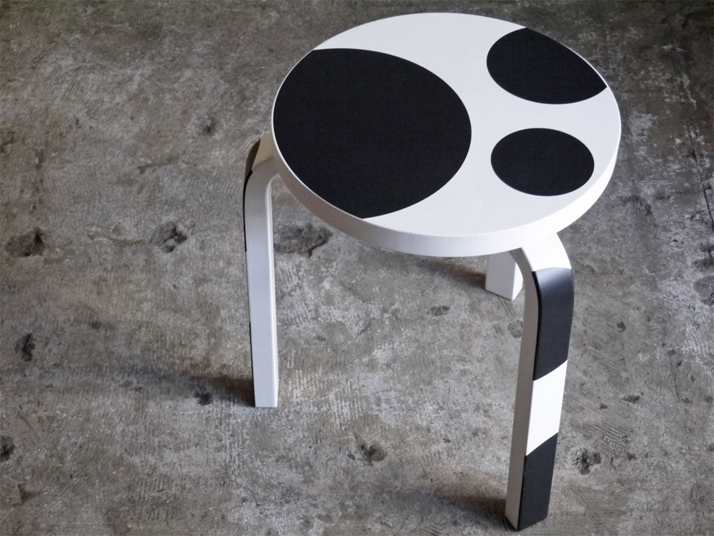 アルテック artek スツール60 Stool60 3本脚 コム・デ・ギャルソン COMME des GARÇONS ホワイトラッカー×ブラックドット アルヴァ・アアルト 北欧家具 中古品 買い取りしました。