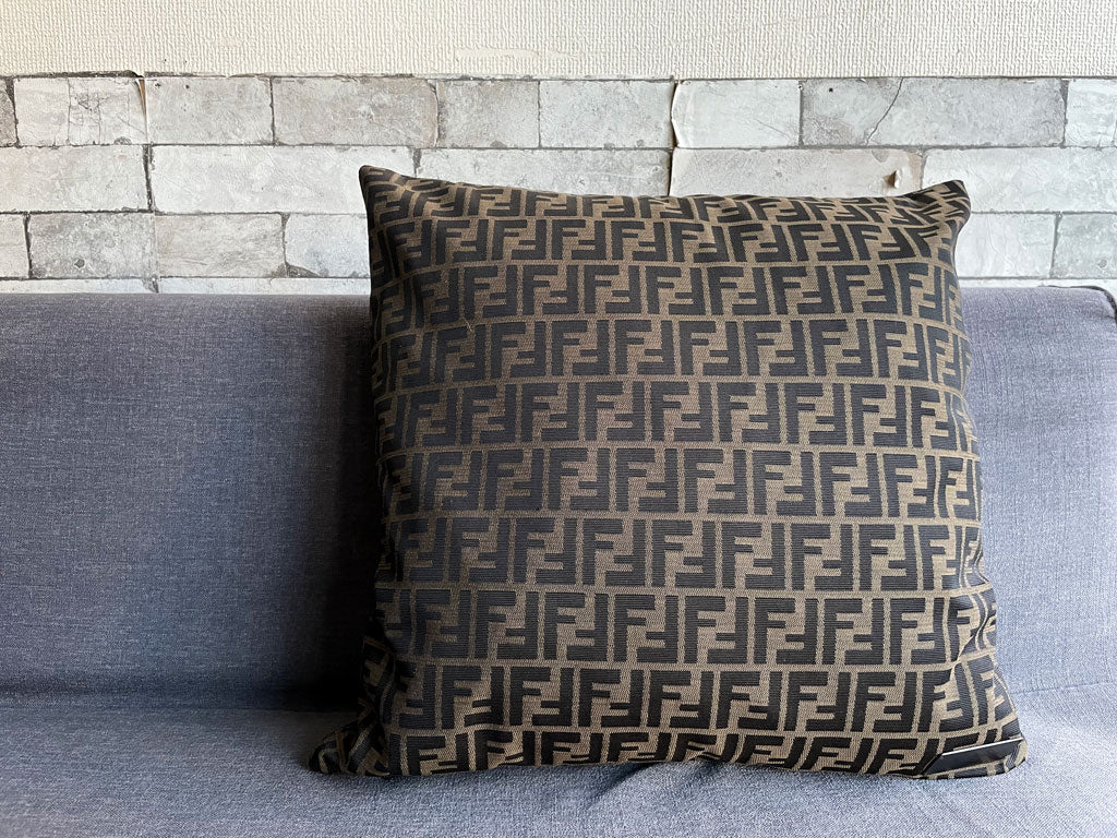 フェンディ FENDI クッション ズッカ柄 ブラウン フェザー 48×48cm イタリア 中古品 買い取りしました。