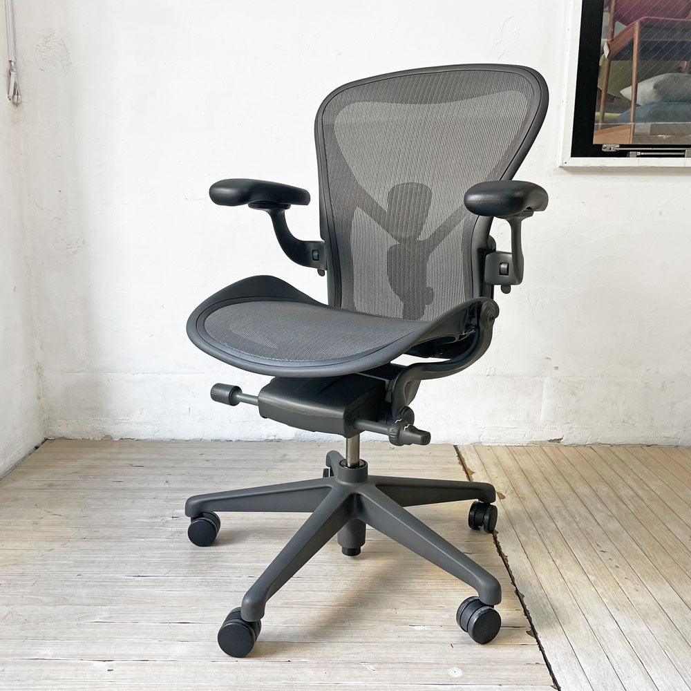 ハーマンミラー Herman Miller アーロンチェア リマスタード フル装備 Bサイズ グラファイトベース デスクチェア オフィスチェア ポスチャーフィット 説明書付き 2020年製 中古品 買い取りしました。