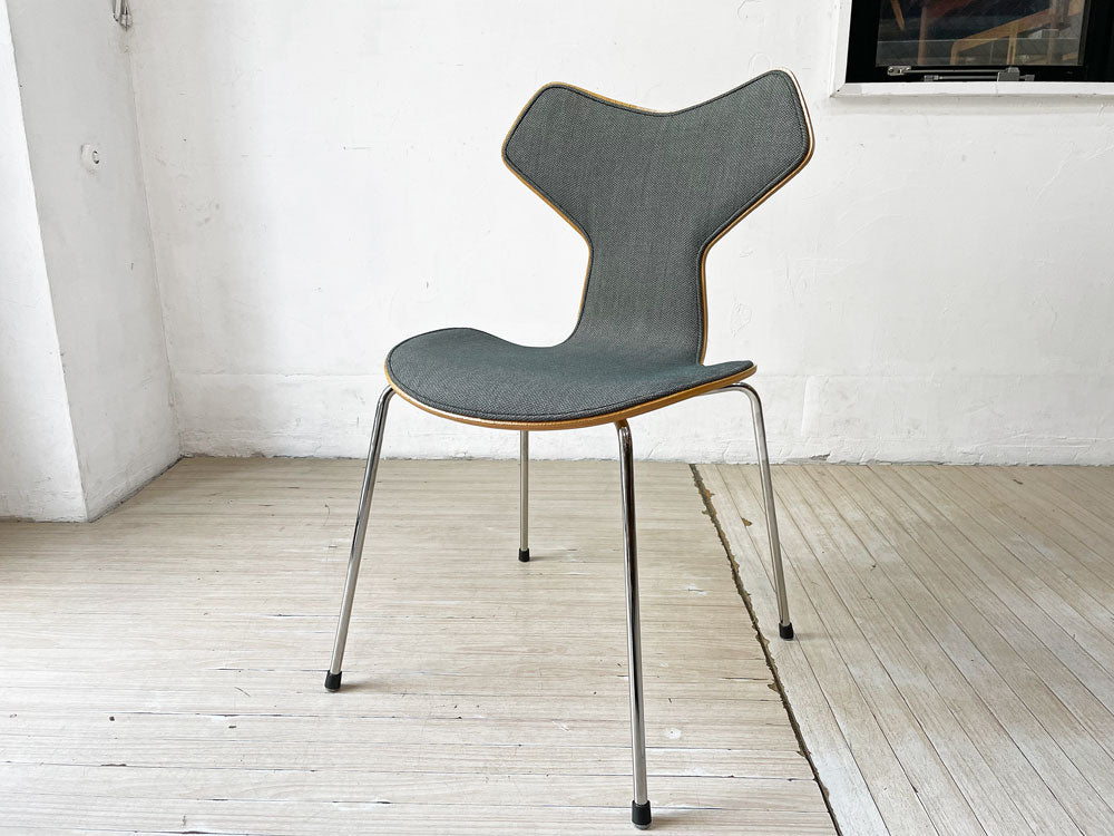 フリッツハンセン Fritz Hansen グランプリチェア GRAND PRIX CHAIR フロントパディング グレー系ファブリック オーク材 アルネ・ヤコブセン 北欧 デンマーク 中古品 買い取りしました。
