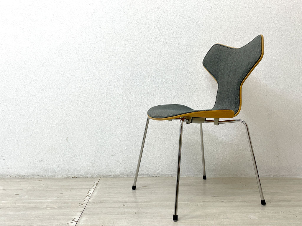フリッツハンセン Fritz Hansen グランプリチェア GRAND PRIX CHAIR フロントパディング グレー系ファブリック オーク材 アルネ・ヤコブセン 北欧 デンマーク 中古品 買い取りしました。