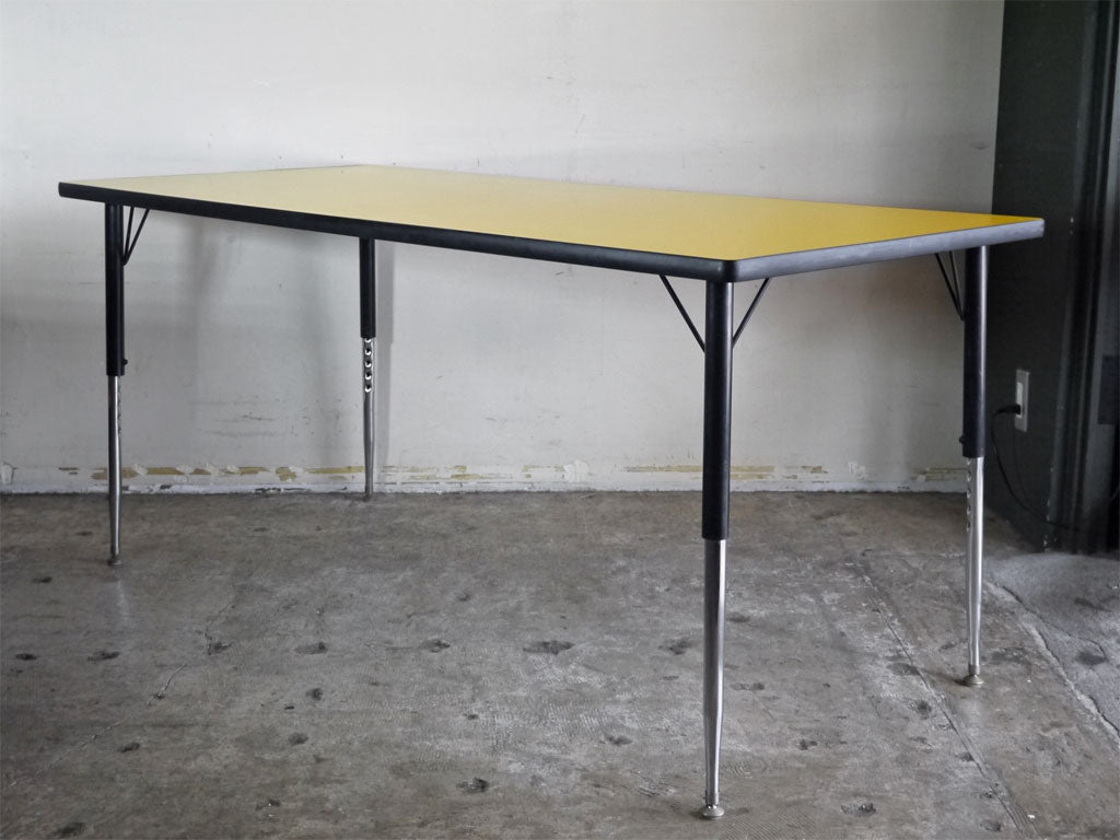 バルコ VIRCO ビンテージ ワークデスク 4000 Table ダイニングテーブル イエロー エクステンションレッグ 米国 希少カラー 中古品 買い取りしました。