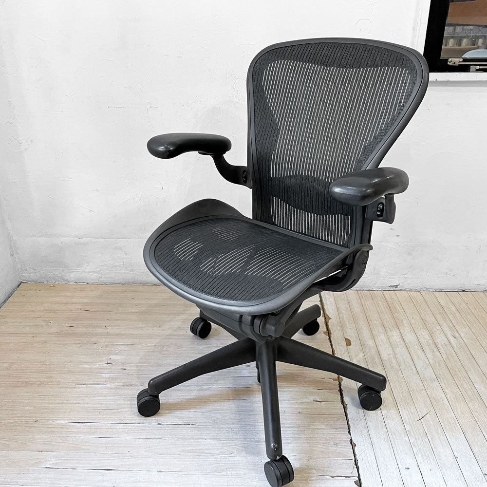 【下北沢店】ハーマンミラー Herman Miller アーロンチェア Bサイズ デスクチェア オフィスチェア ランバーサポート  グラファイトベース ビル・スタンフ＆ドン・チャドウィック 買取させていただきました。