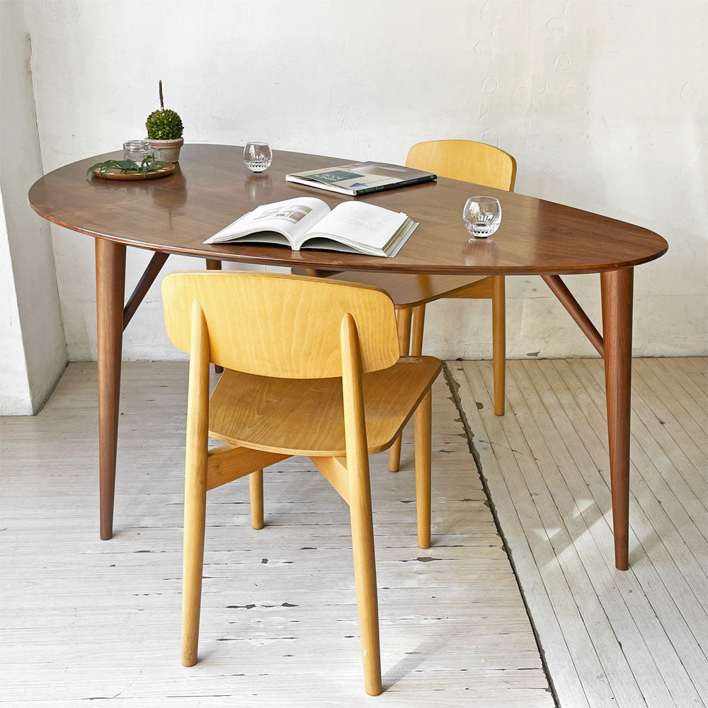 アクタス ACTUS クラウム KULAUM ダイニングテーブル 3本脚 ウォールナット無垢材 日進木工～出汁の効いた一台～