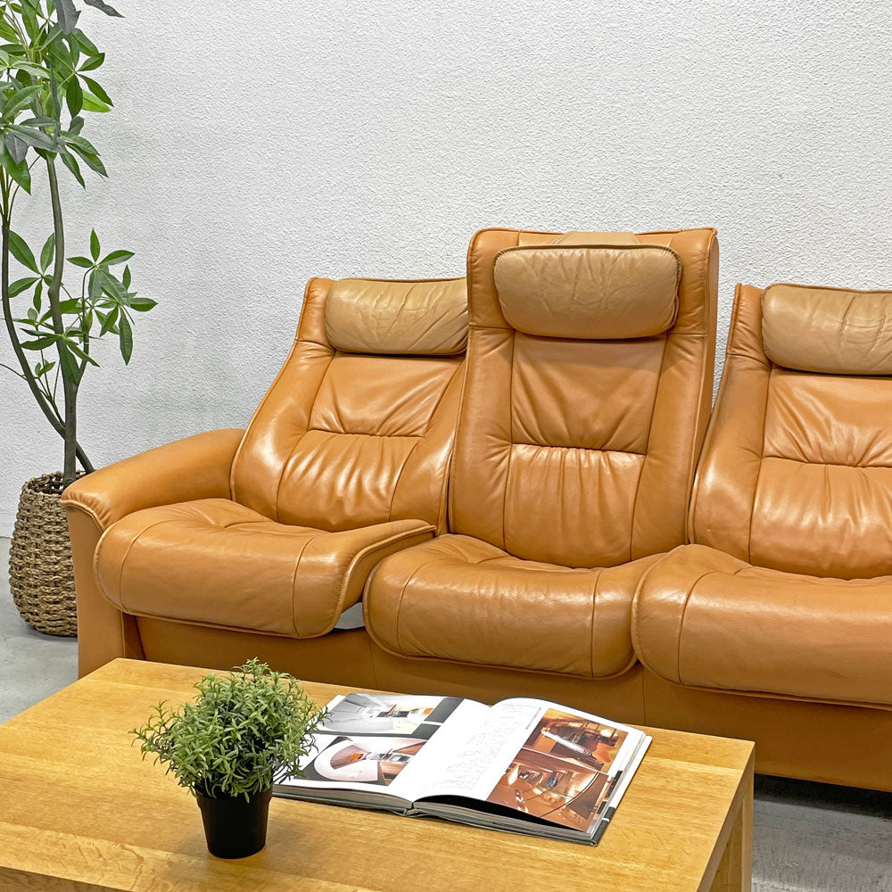 イエリアーダ Hjellegjerde フィヨルド Fjords アヴェンシス Avensis リクライニング3シーターソファ ～機能美と造形美がつくるノルウェーの日曜日～