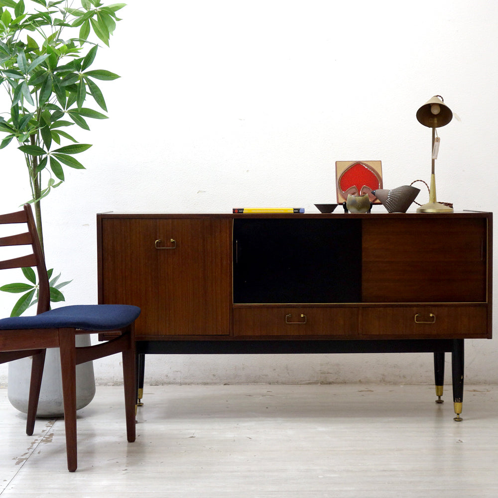 エベネゼルグーム Ebenezer Gomme ジープラン G-PLAN トラー & ブラック TOLA & BLACK サイドボード ビンテージ 英国 ～色彩対比のきいた遊び心溢れる英国製サイドボード～