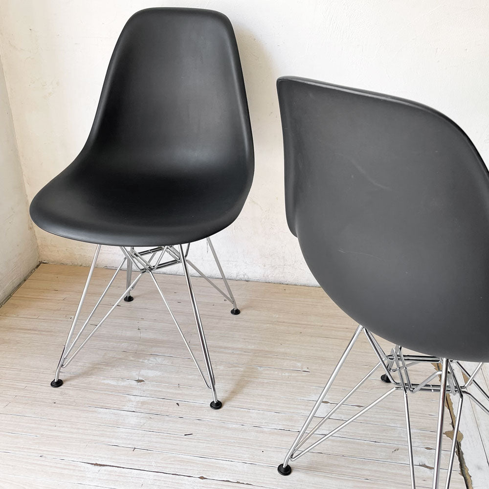 【下北沢店】ハーマンミラー Herman Miller サイドシェルチェア ポリプロピレン製 ブラック エッフェルベース C&R イームズ ミッドセンチュリー 計２脚 買取させていただきました。