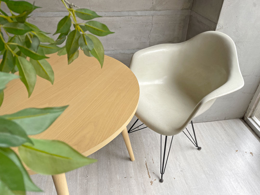 ハーマンミラー Herman Miller アームシェルチェア エッフェルベース 2nd Vintage パーチメント C&Rイームズ ミッドセンチュリー ～きわだつエッジライン～