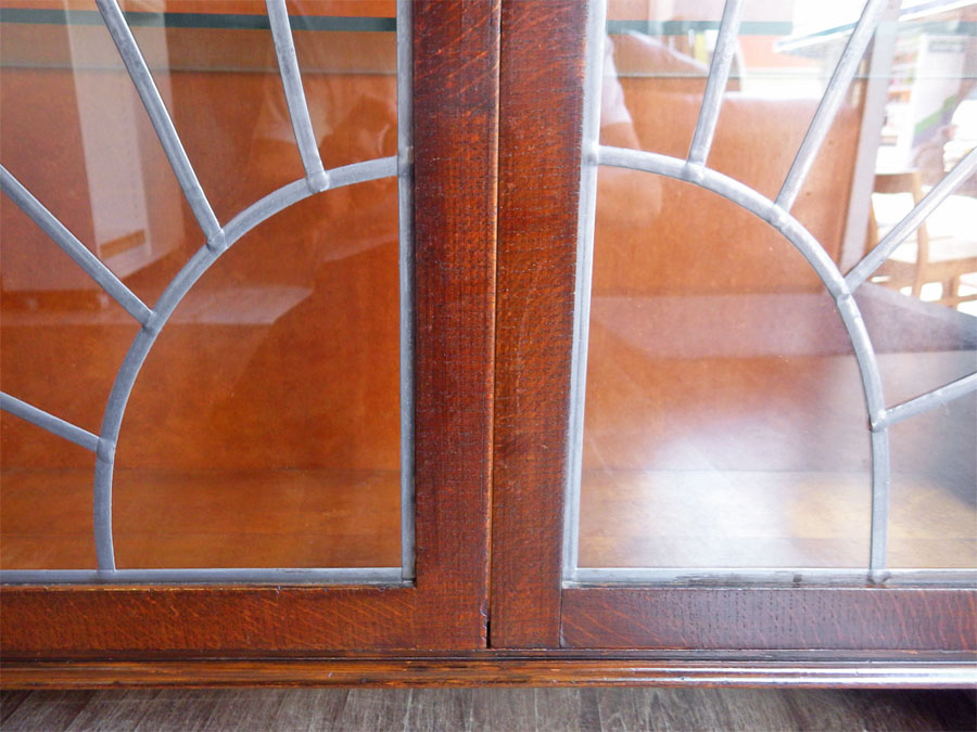 UKアンティーク ステンドグラス キャビネット キュリオケース 鍵付 アールデコ様式 ～モダンアンティーク～